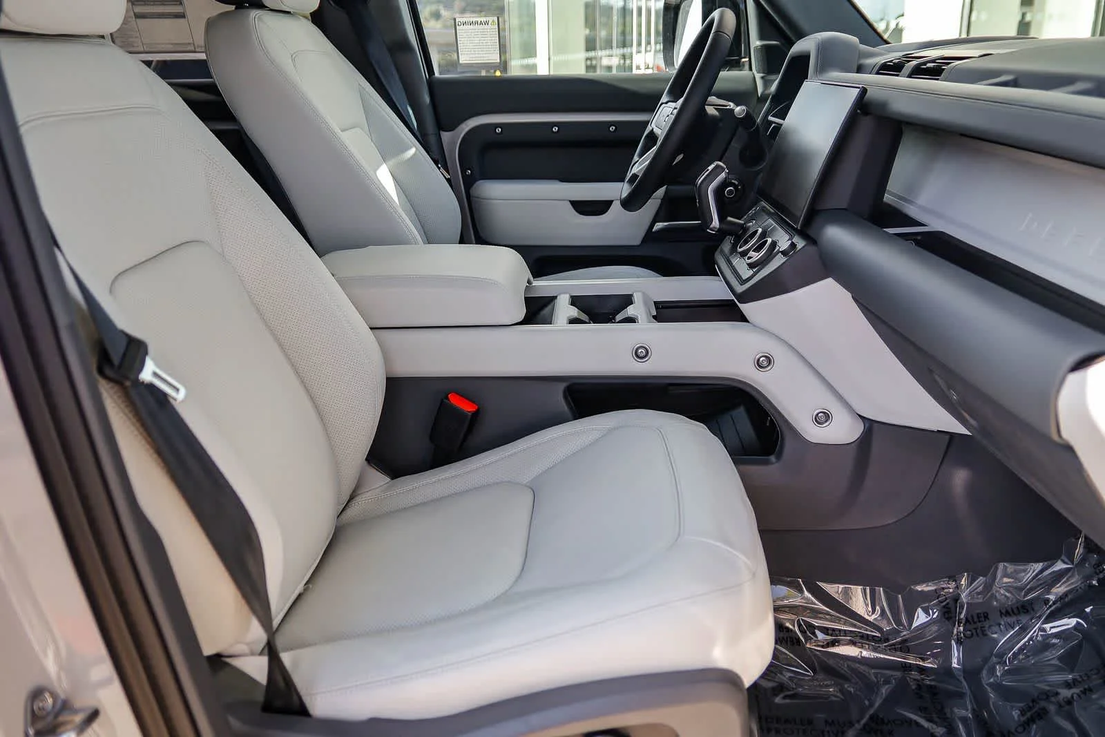 2026 Land Rover Defender X-Dynamic SE - Photo 17