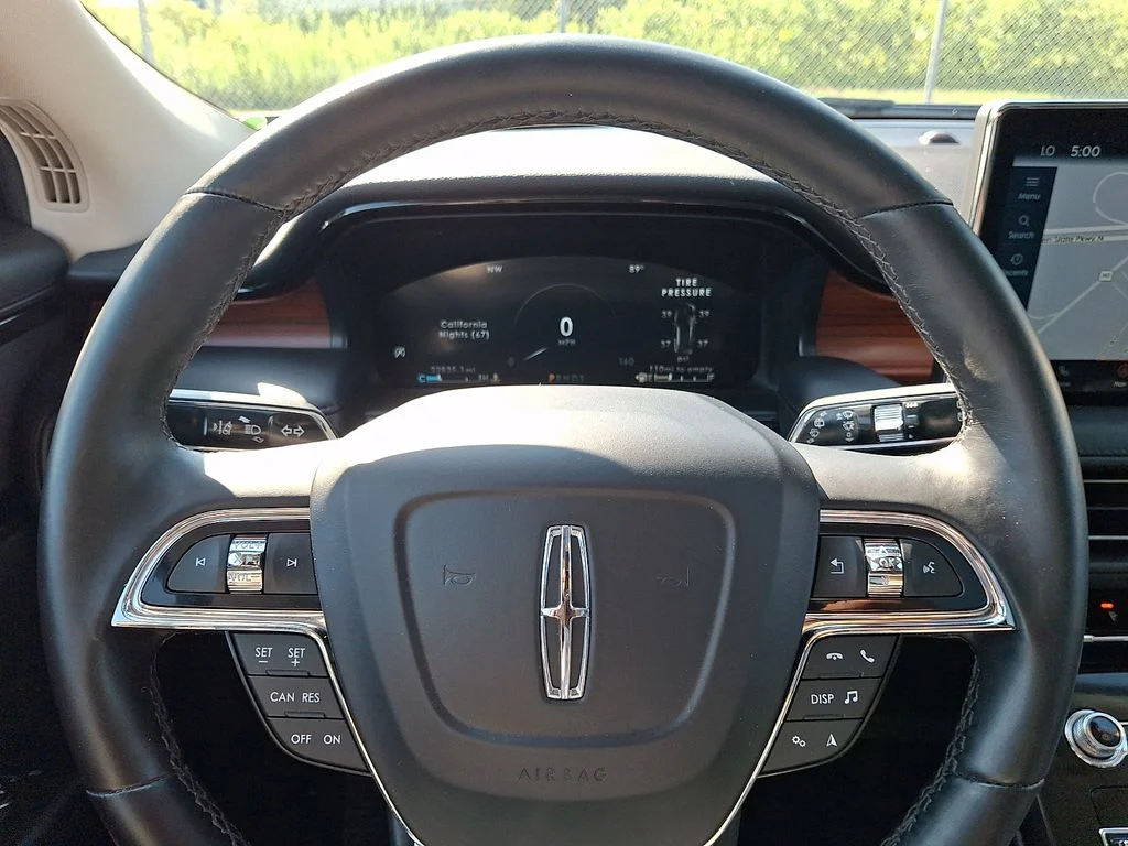 Used 2023 Silver Lincoln Reserve image 19
