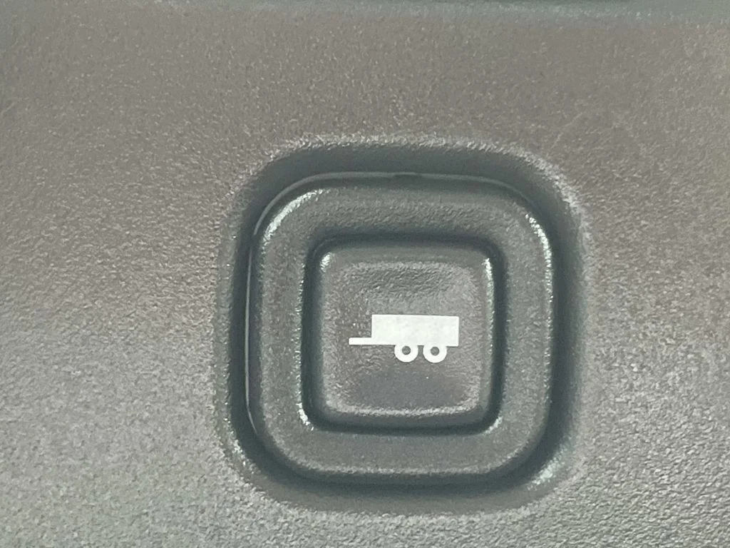Used 2020 SUMMIT WHITE Chevrolet RWD 2500 Regular Wheelbase WT image 19