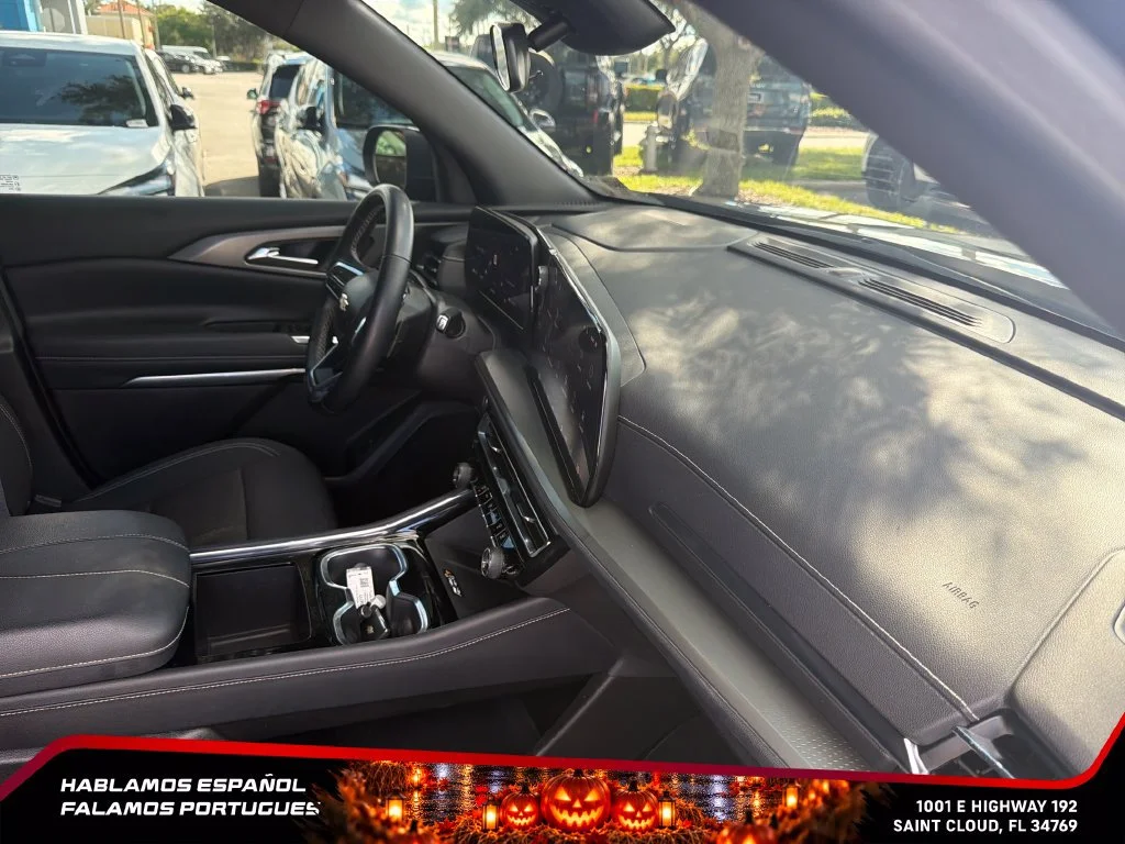 Used 2025 Mosaic Black Metallic Chevrolet LT image 30