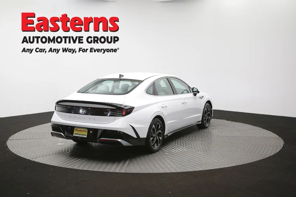 Used 2025 White Hyundai SEL image 40