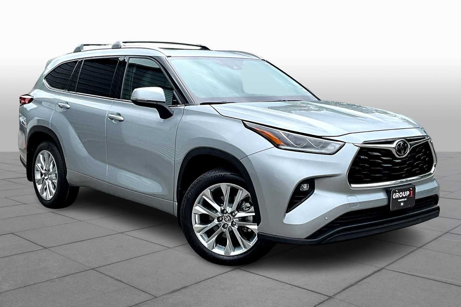 Used 2020 Celestial Silver Metallic Toyota Limited image 2