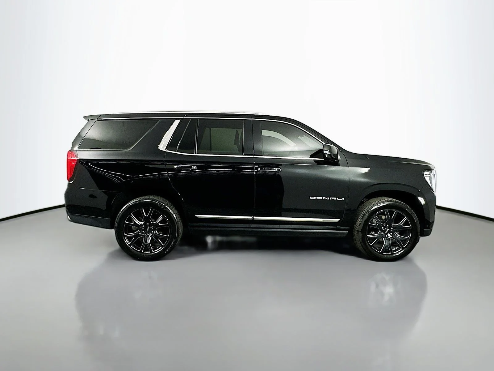 Used 2024 Onyx Black GMC Denali image 8