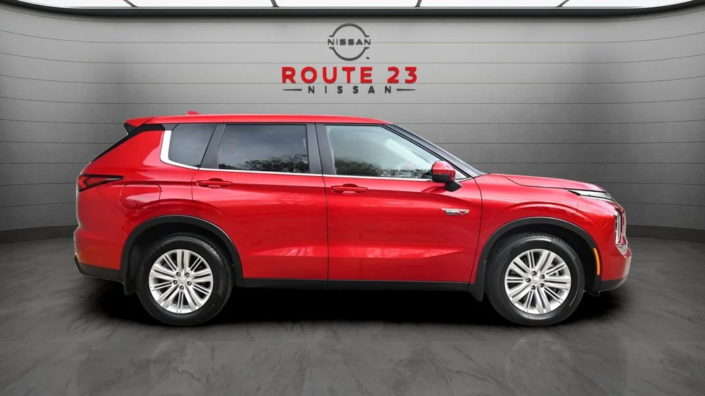 Used 2024 Red Mitsubishi ES image 12