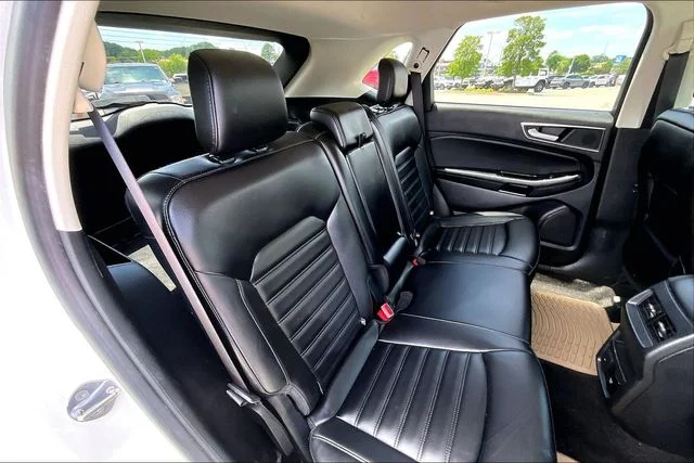 Used 2020 White Ford SEL image 20