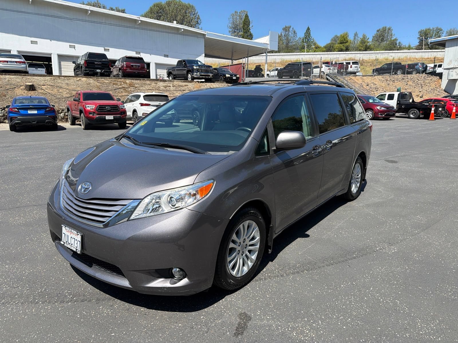 2016 Toyota Sienna XLE V6 7-Passenger Access Seat's photo