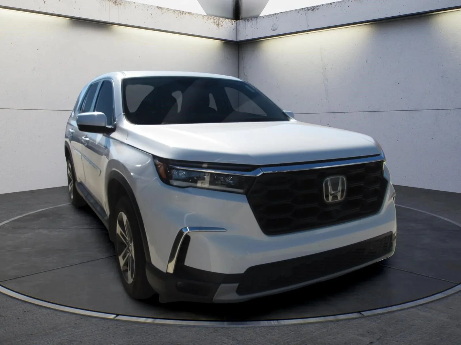 Certified Used 2023 Platinum White Pearl Honda 2WD EX-L 7P image 9