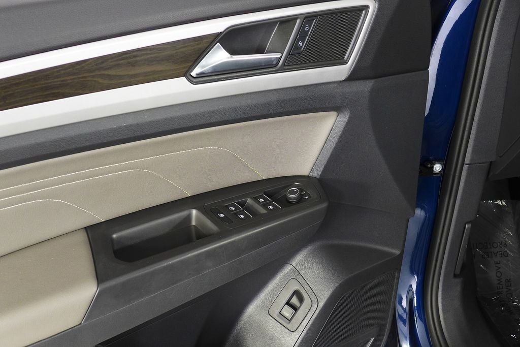 2023 Volkswagen Atlas SE w/Tech - Photo 12