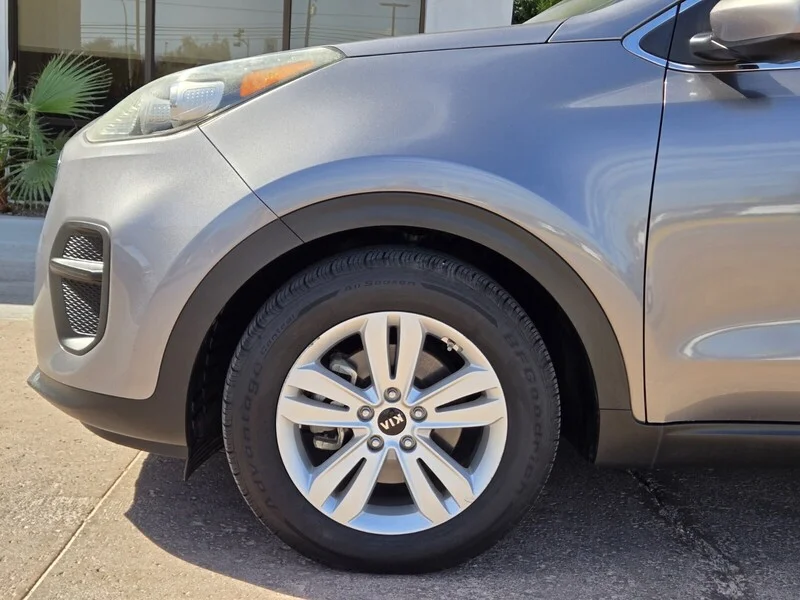 Used 2018 Mineral Silver Kia LX image 5