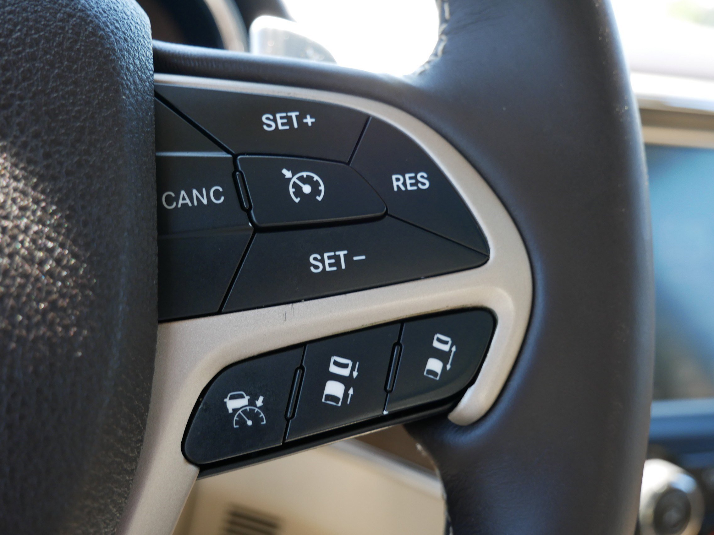 2014 Jeep Grand Cherokee Overland - Photo 29