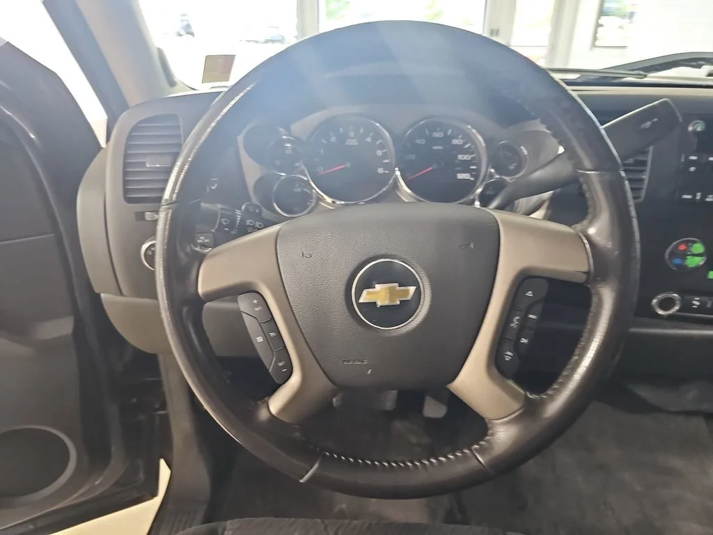 Used 2011 TAUPE GRAY METALLIC Chevrolet LT image 21