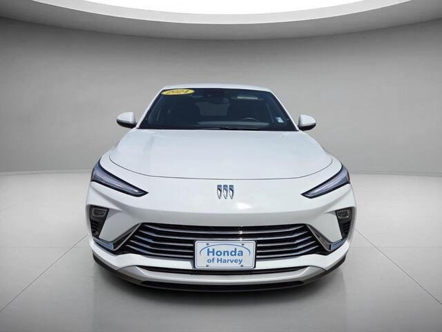 Used 2024 Summit White Buick Preferred image 8