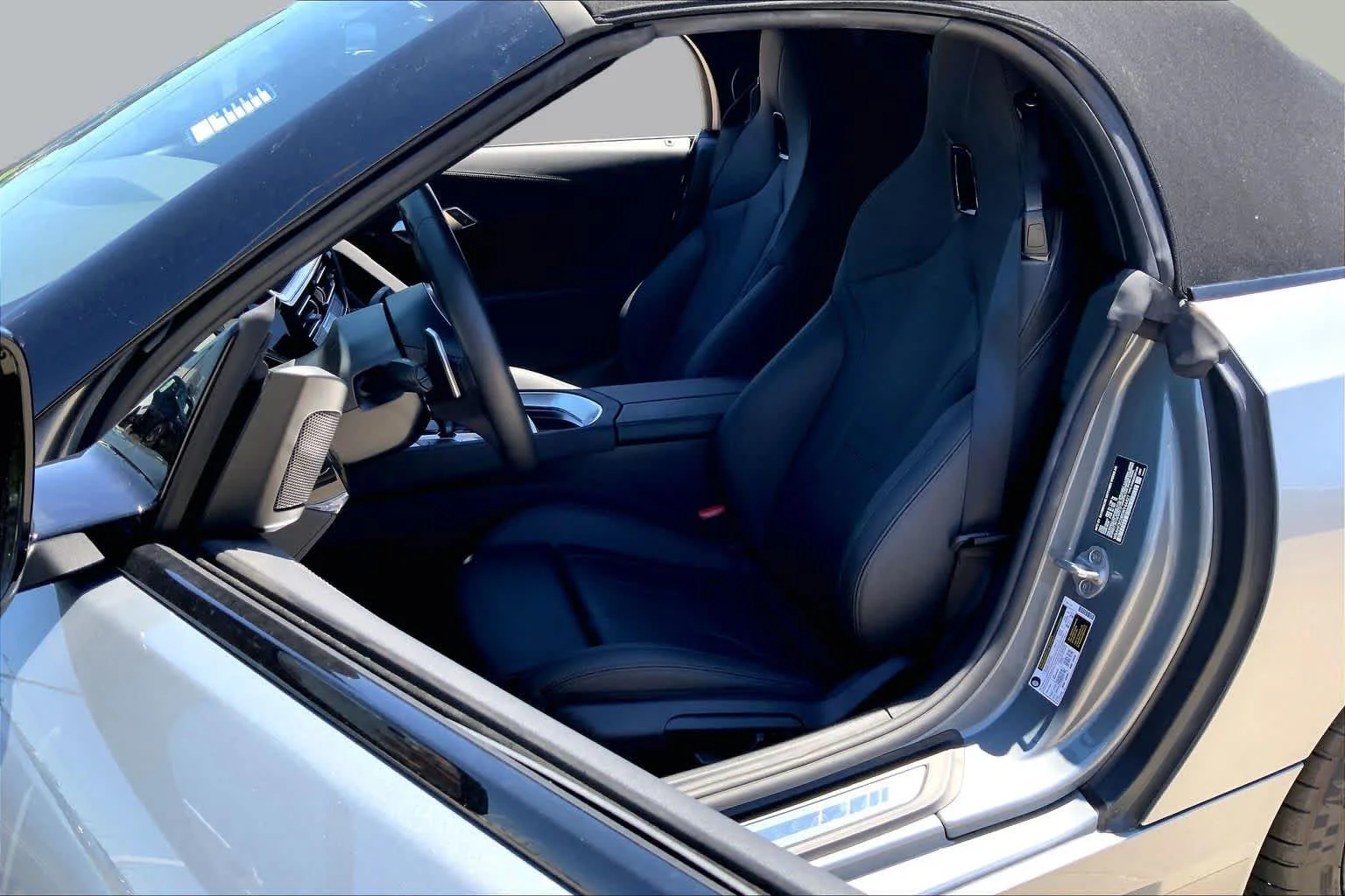 Used 2025 Skyscraper Grey Metallic BMW sDrive30i image 5