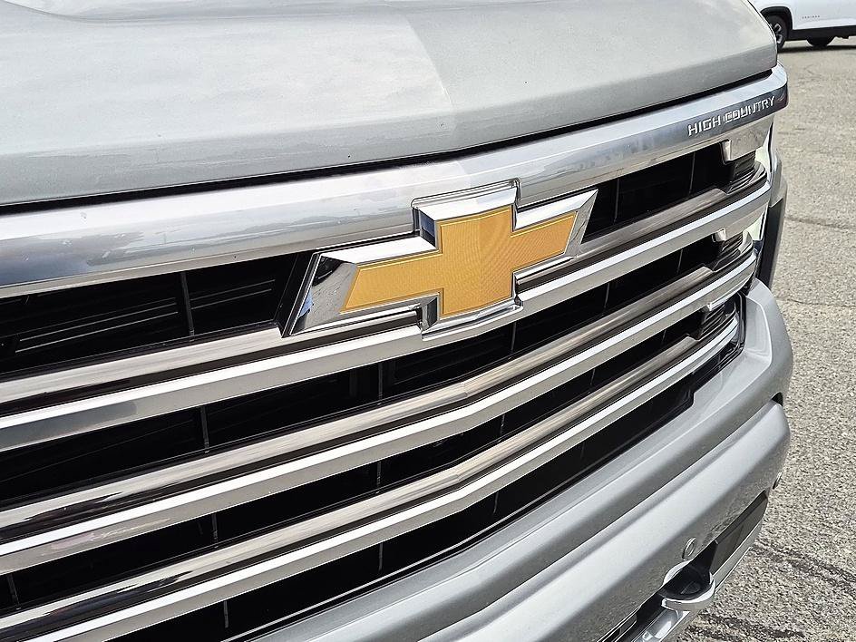 Used 2025 Sterling Gray Metallic Chevrolet High Country image 37