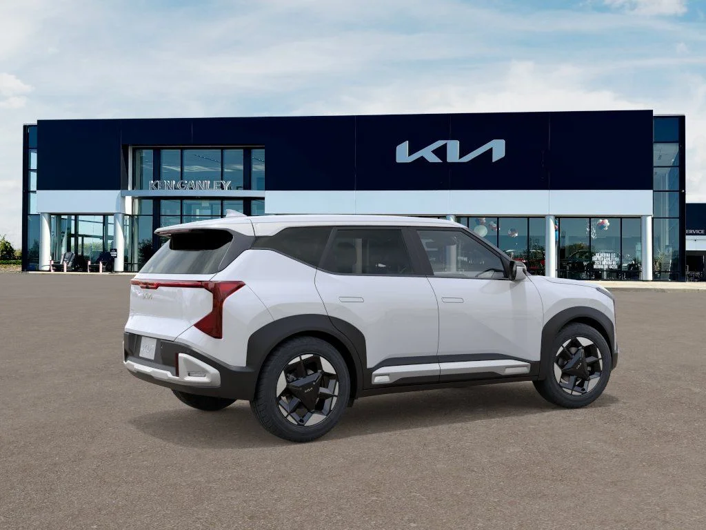 New 2027 White Kia EX image 6