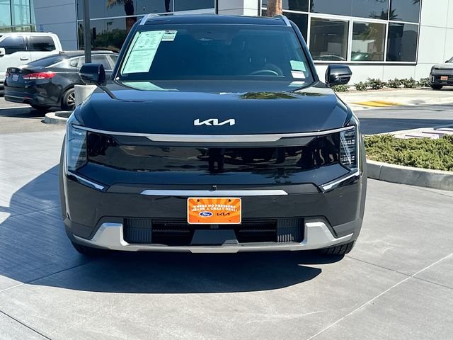 Certified Used 2026 Ebony Black Kia Wind image 2