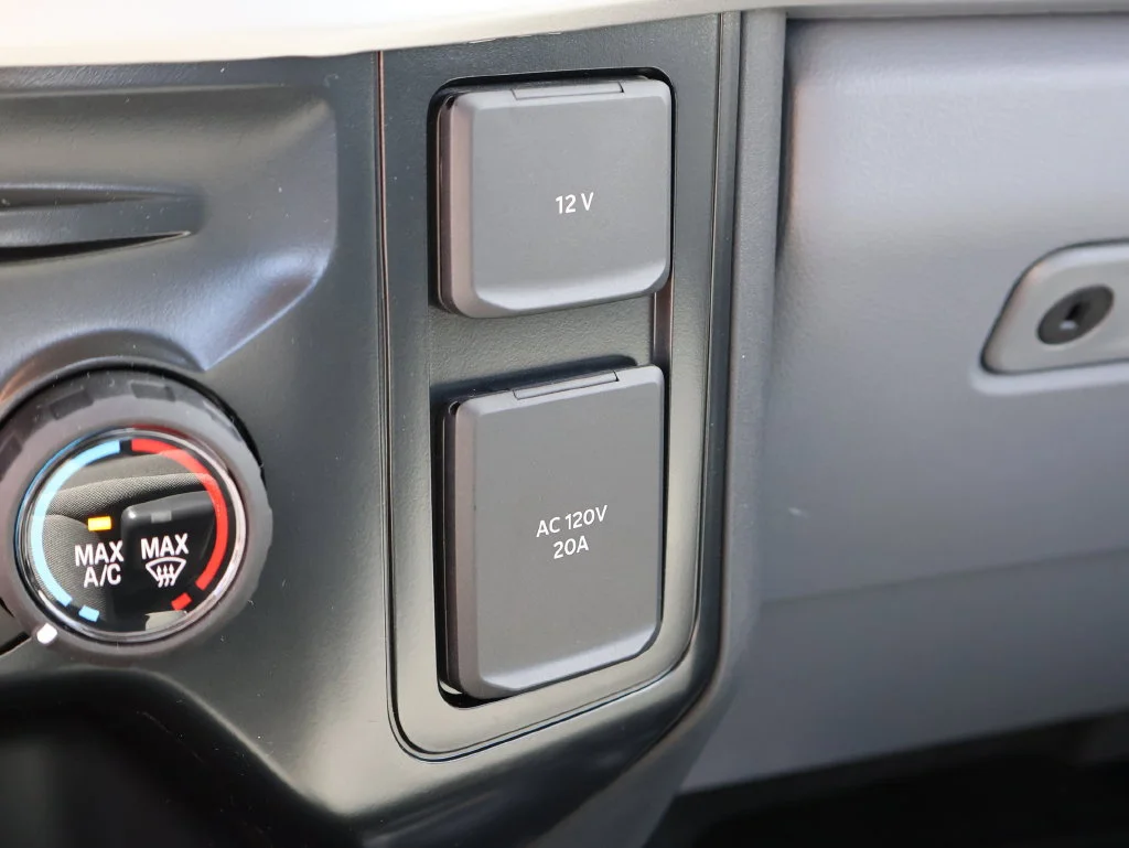 New 2026 Oxford White Ford F-250® XL image 36