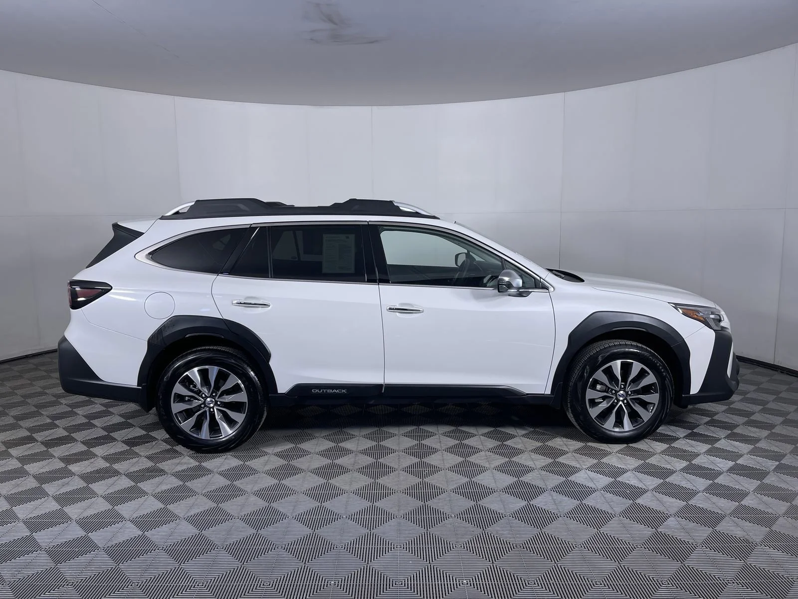 2025 Subaru Outback Touring - Photo 10