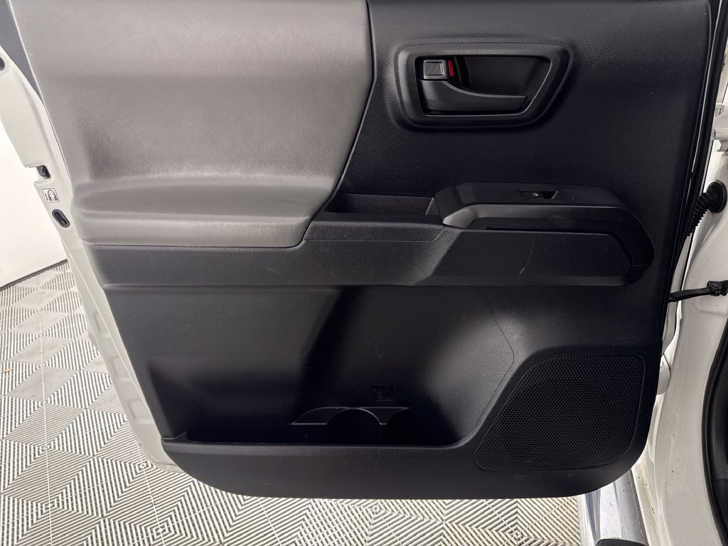 Used 2016 White Toyota SR image 12
