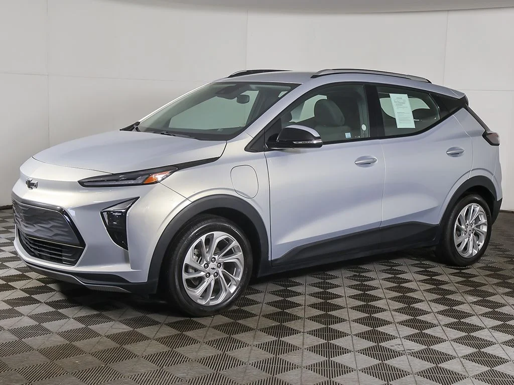 Used 2023 Silver Chevrolet LT image 5