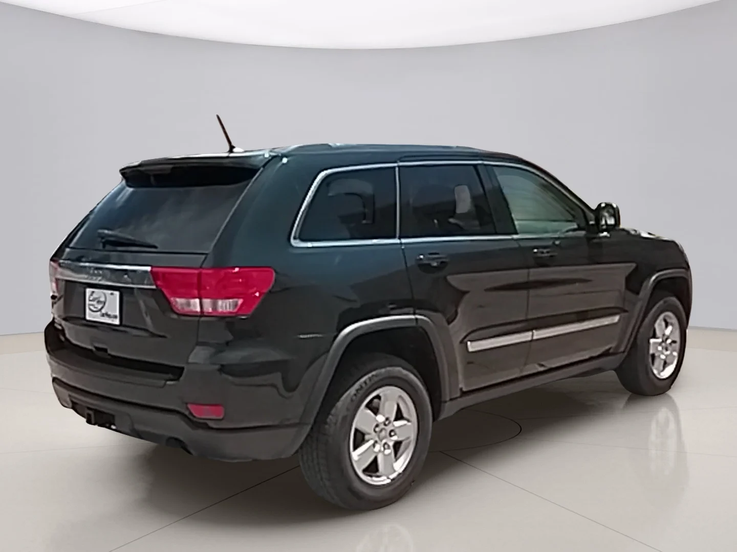 Used 2013 Grey Jeep LAREDO image 5