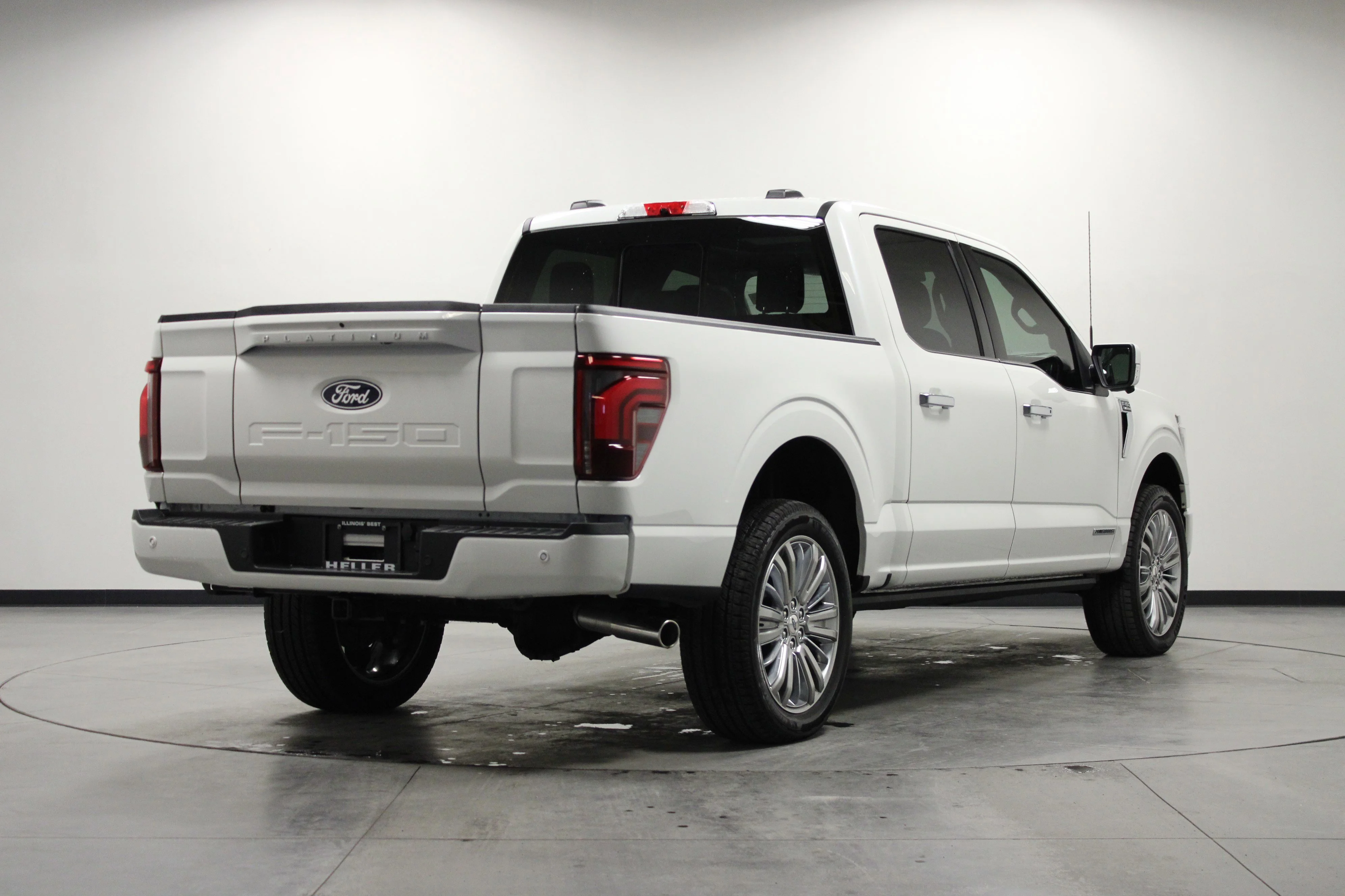 Used 2025 Star White Metallic Tri-Coat Ford Platinum image 4