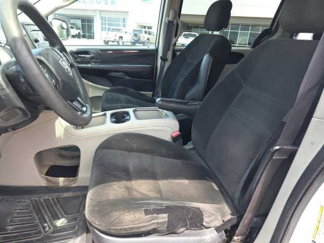 Used 2016 White Dodge SXT image 9