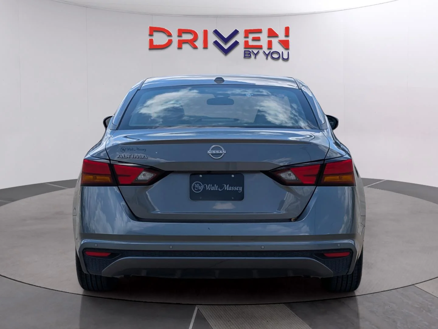 Used 2025 Gun Metallic Nissan SV image 4