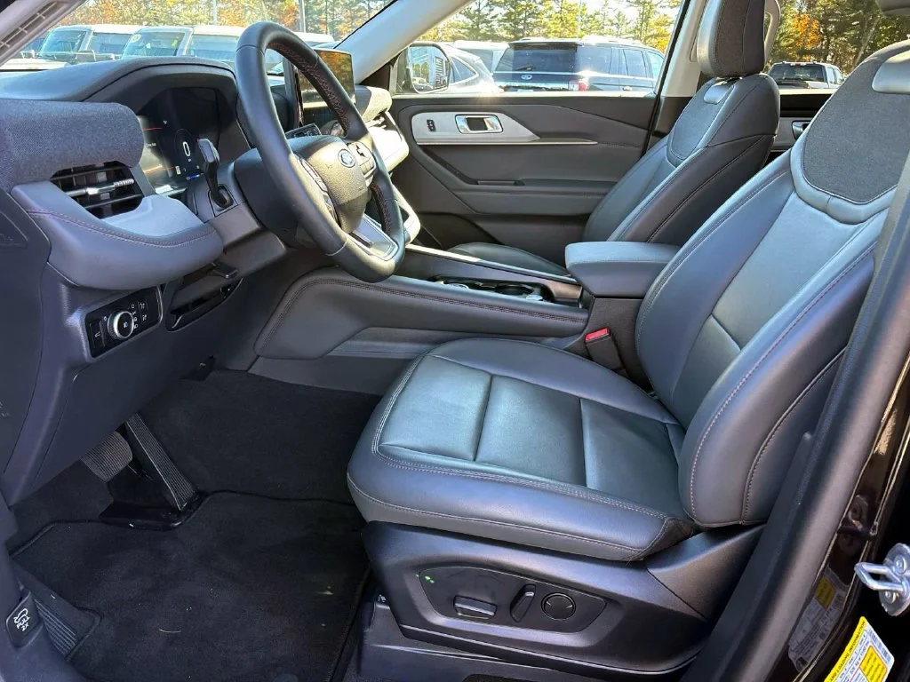 Used 2026 Black Metallic Ford Active image 10