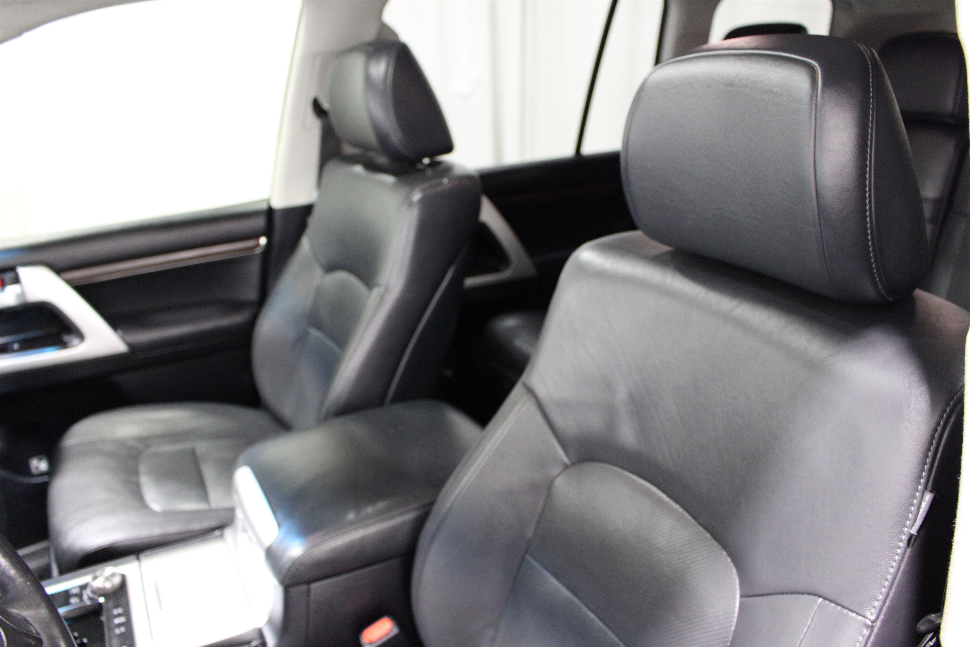 Used 2018 Midnight Black Metallic Toyota 4WD V8 image 4