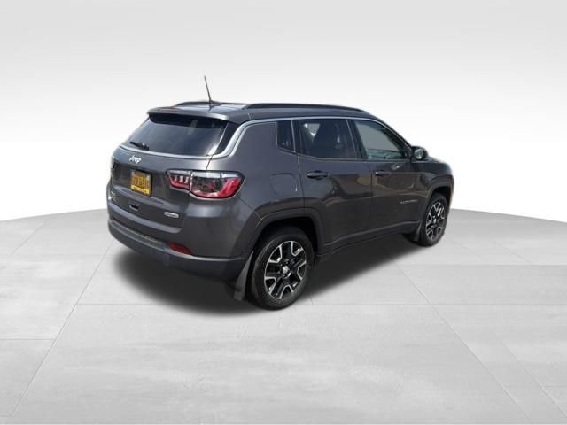 Used 2022 Gray Jeep Latitude image 11