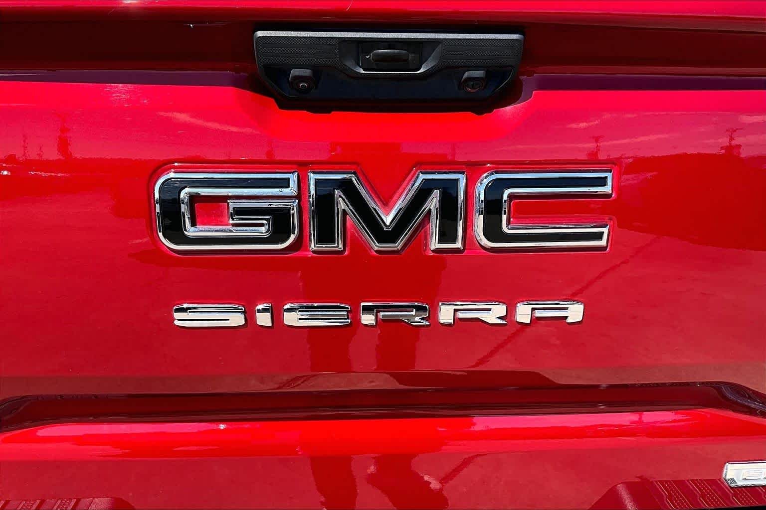 Used 2024 Volcanic Red Tintcoat GMC Elevation image 31