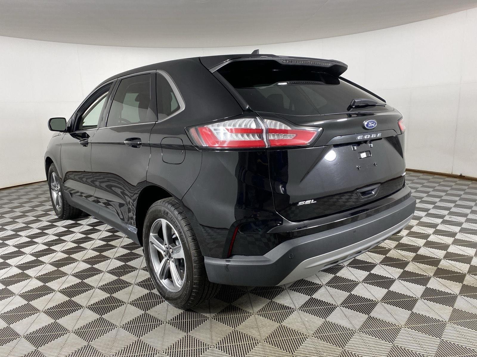 Used 2024 Agate Black Ford SEL image 5
