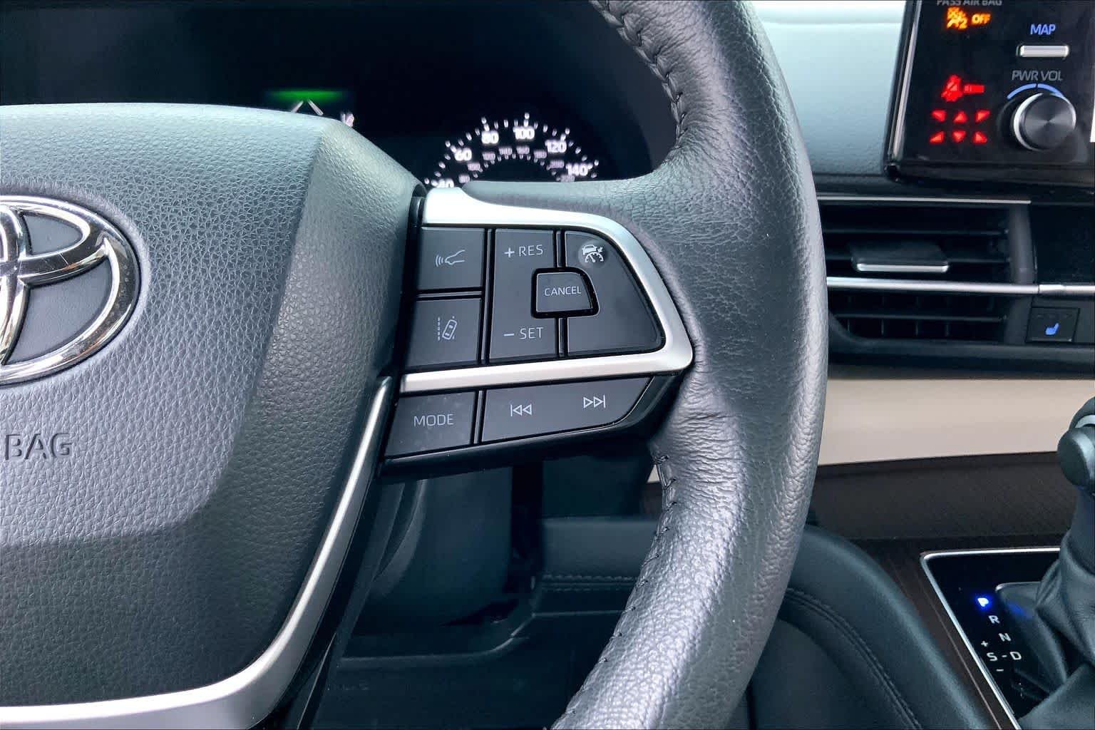 Used 2024 Wind Chill Pearl Toyota XLE image 24