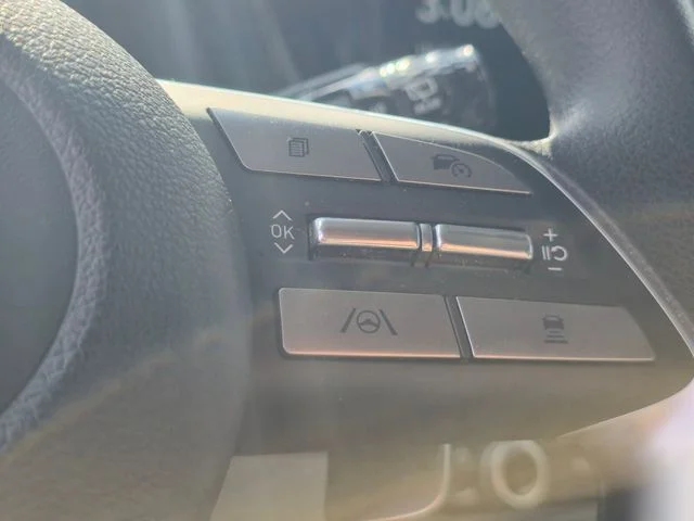 Used 2025 Black Hyundai SE image 19
