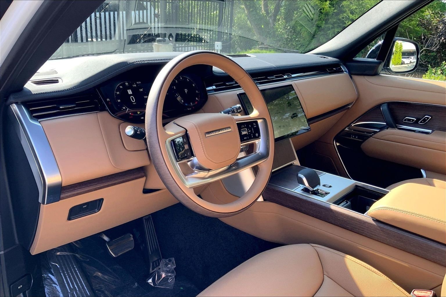 New 2026 Fuji White Land Rover SE LWB 7-Seats / V8 image 8