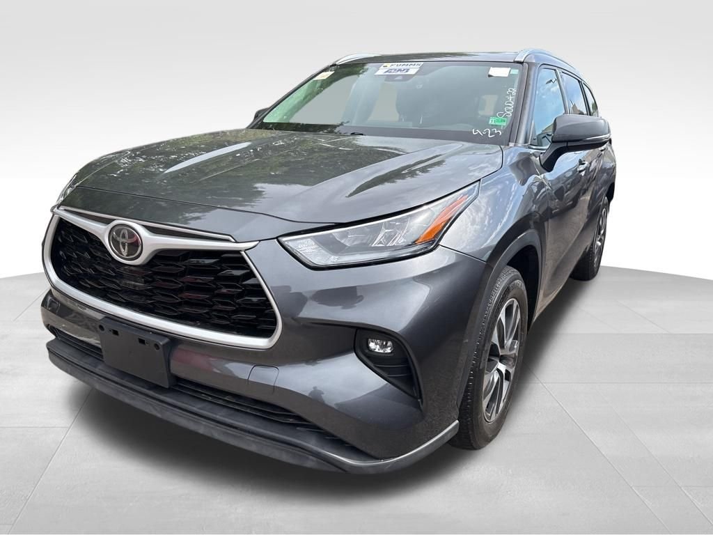 Used 2020 Gray Toyota XLE image 2