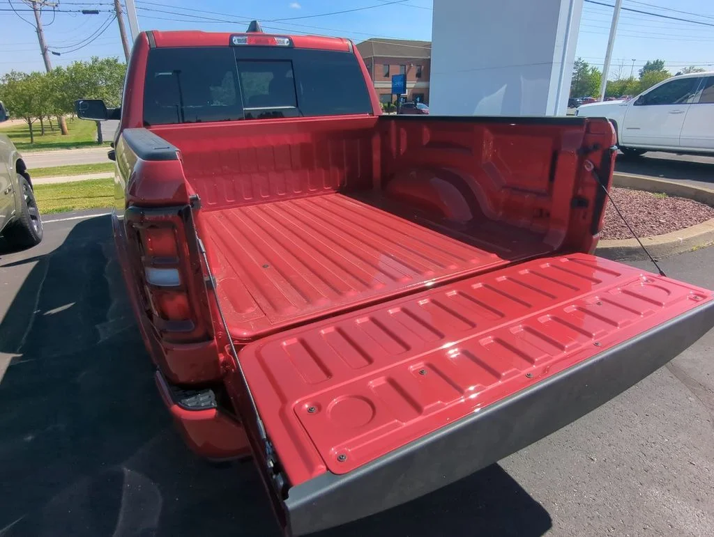 New 2026 Molten Red Pearl-Coat Exterior Paint RAM Big Horn/Lone Star image 22