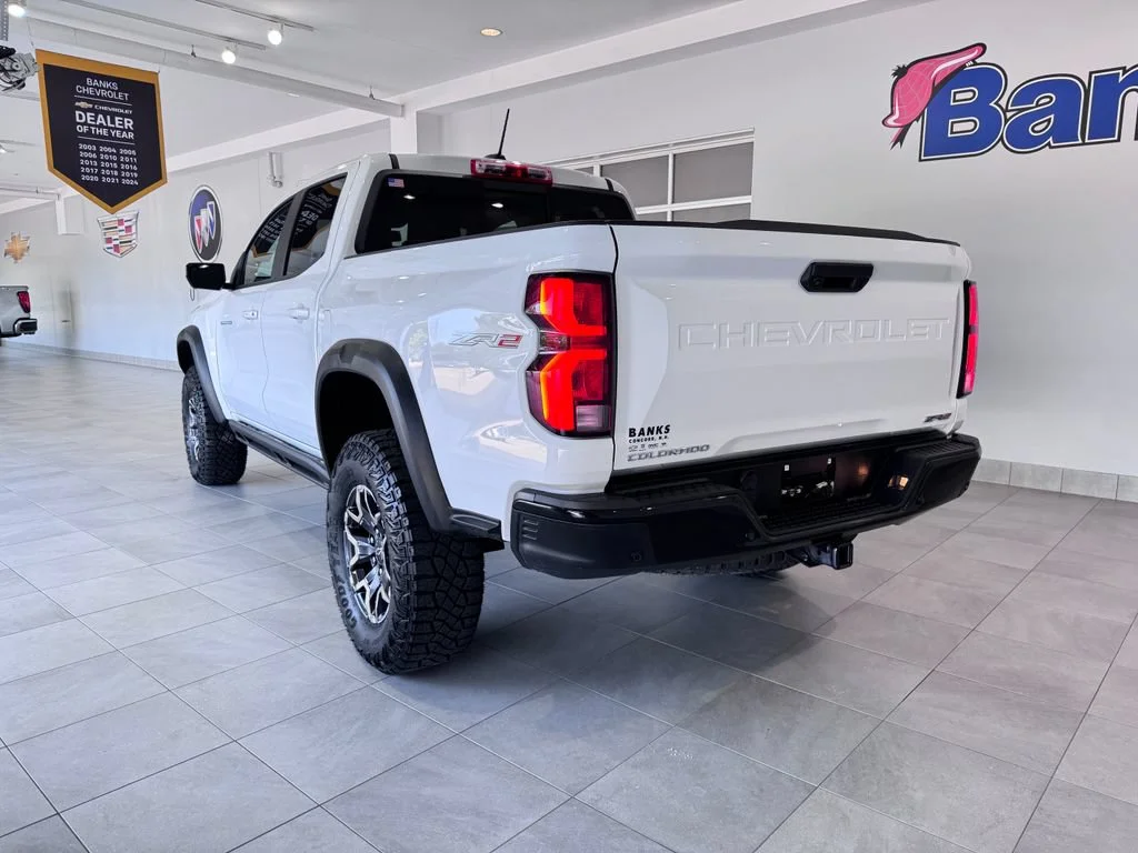 2025 Chevrolet Colorado ZR2 - Photo 5