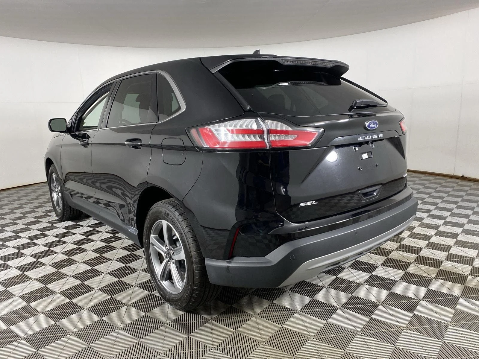 Used 2024 Agate Black Ford SEL image 5