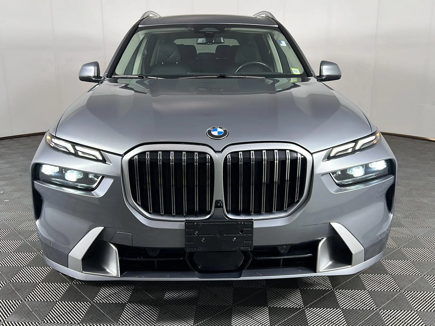 Used 2024 Skyscraper Grey Metallic BMW xDrive40i image 25
