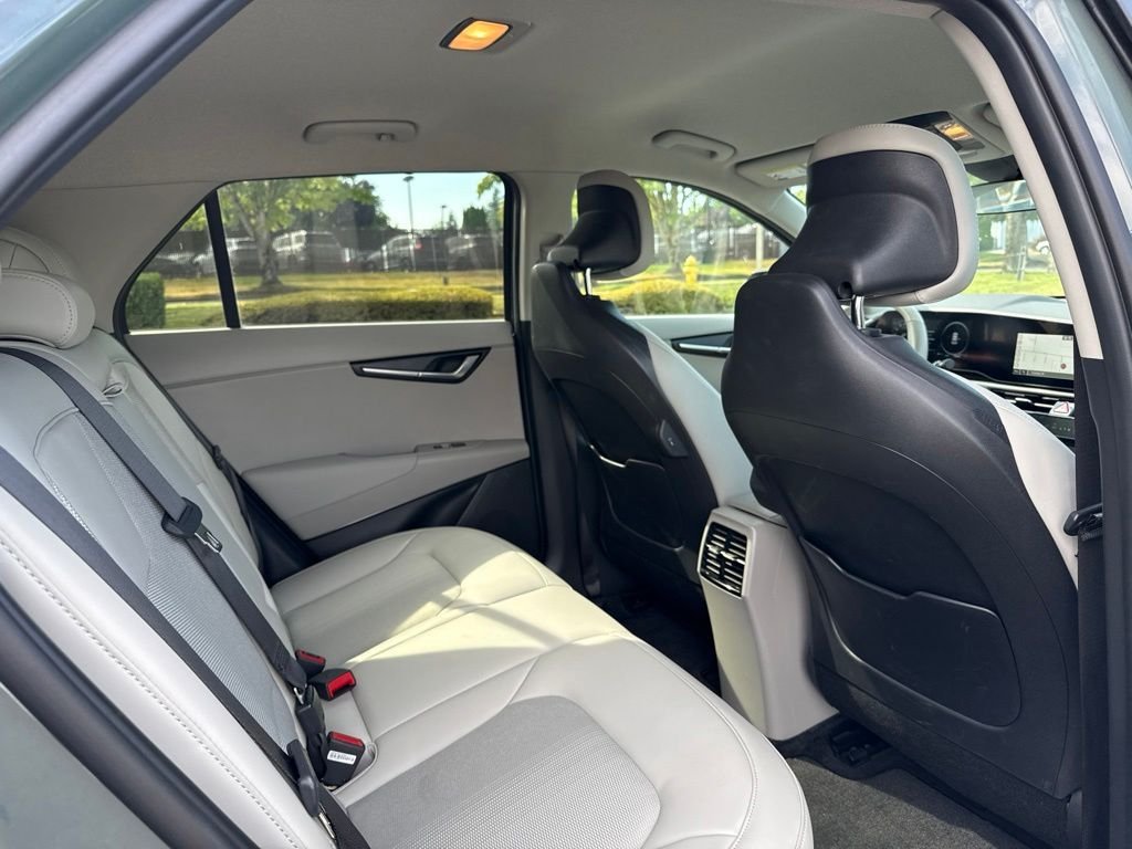 Used 2023 Cityscape Green Kia Wind image 22
