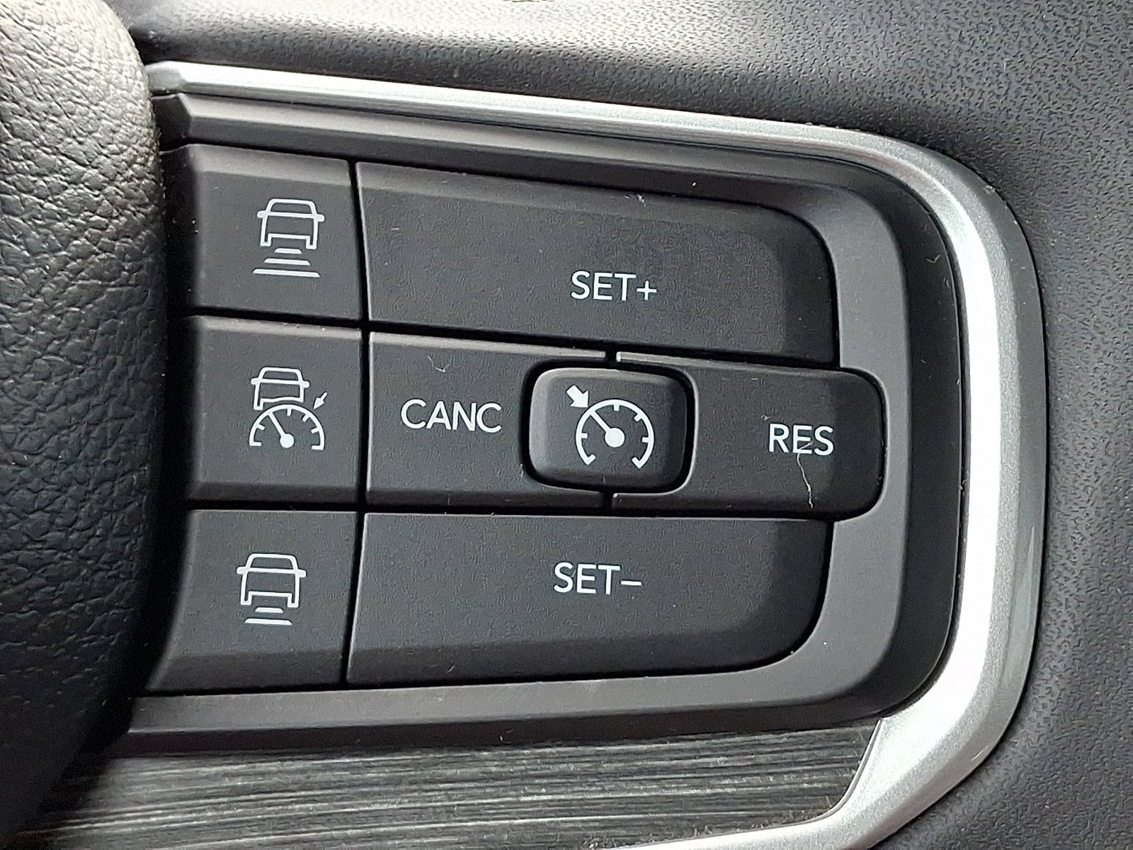Certified Used 2023 Diamond Black Crystal Pearlcoat Jeep Series III image 25