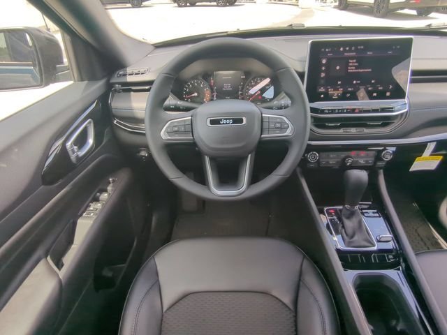 New 2026 Fathom Blue Pearl-Coat Exterior Paint Jeep Latitude image 19