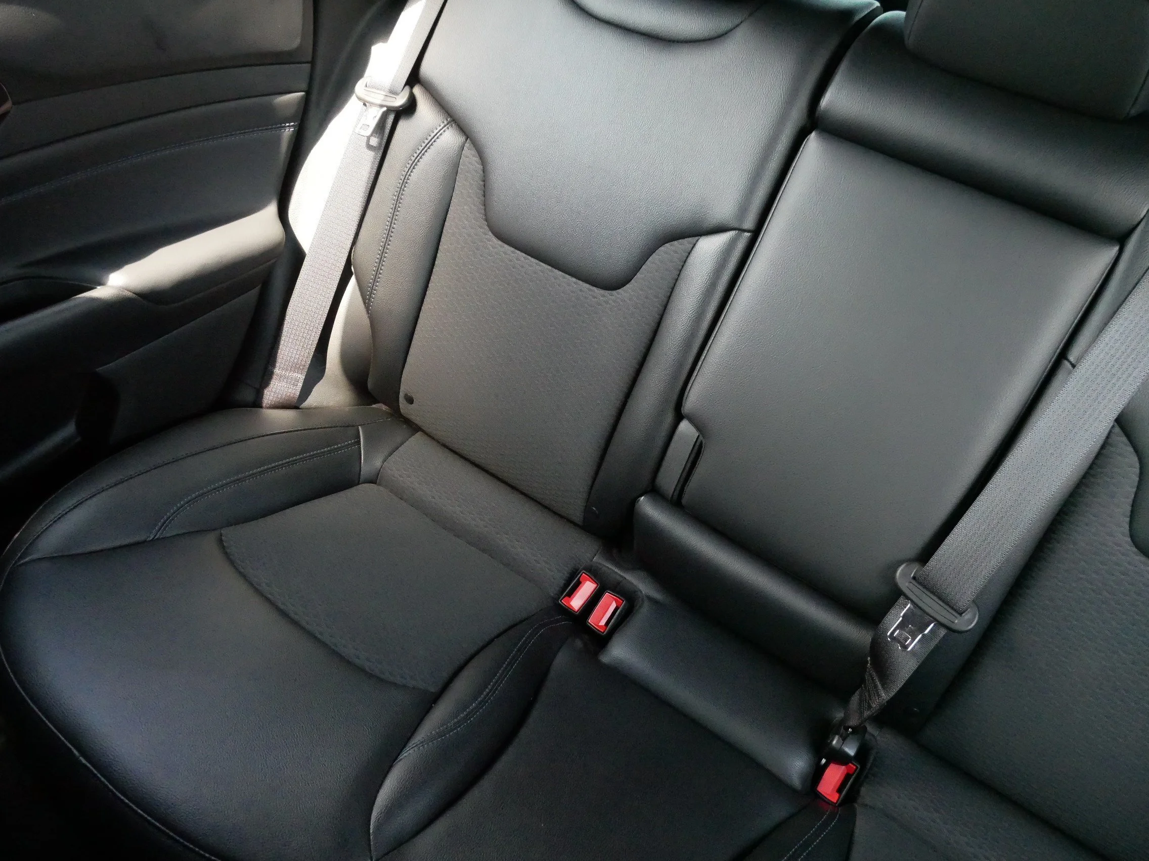 Used 2026 Bright White Clearcoat Jeep Latitude Altitude image 12