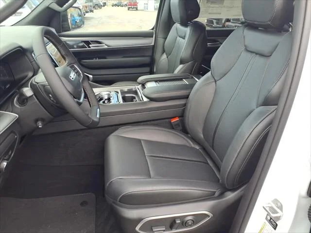 New 2026 Bright White Clear-Coat Exterior Paint Jeep Grand Wagoneer image 6