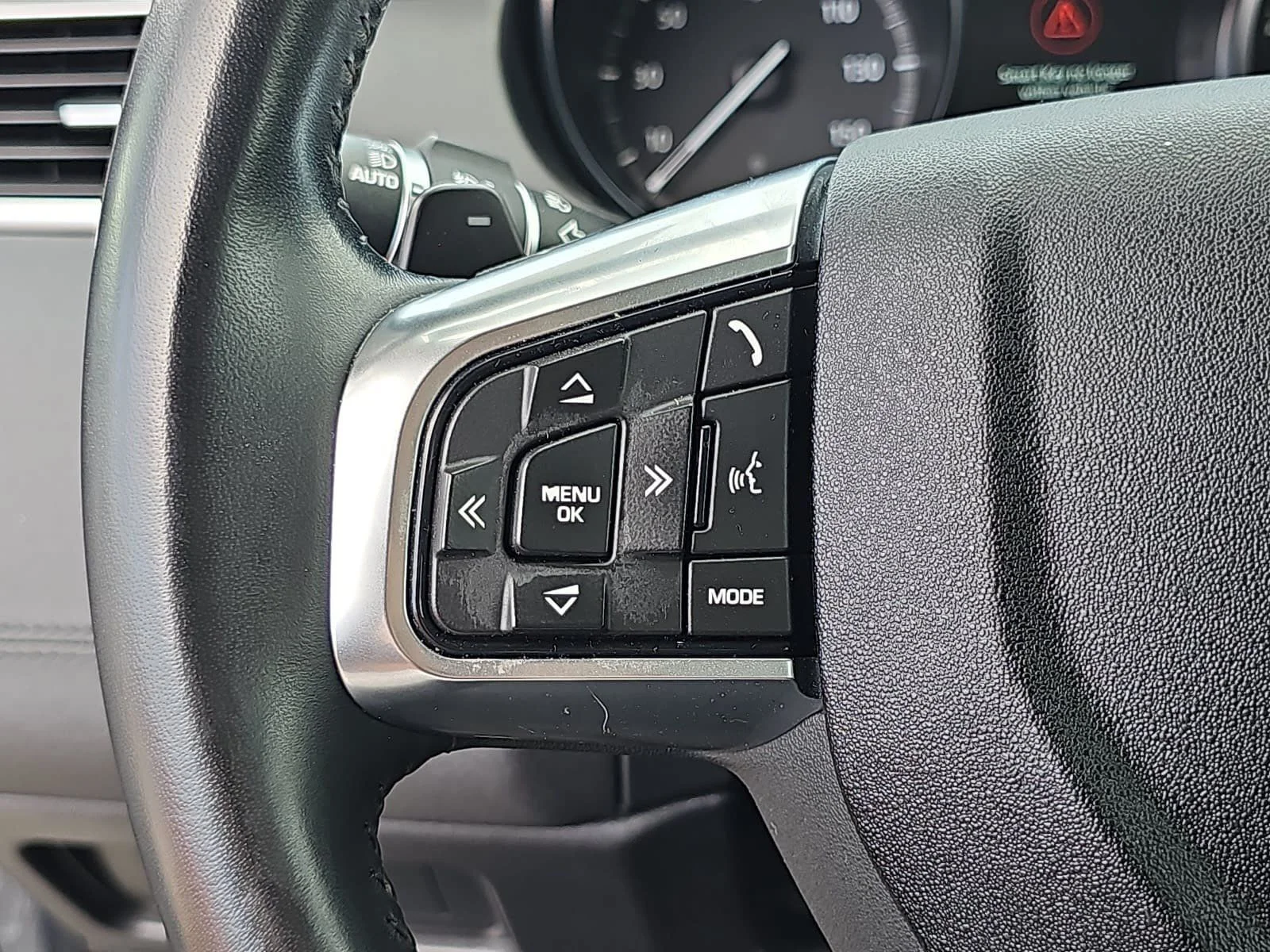 Used 2018 Gray Land Rover SE image 17