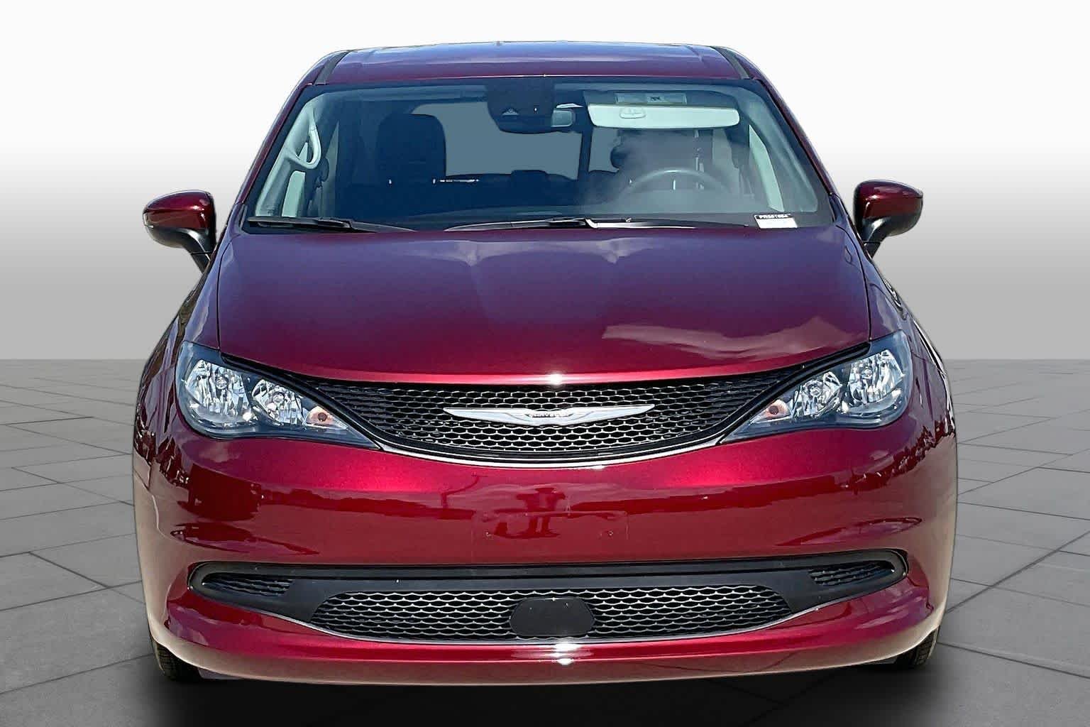 Used 2023 Velvet Red Pearlcoat Chrysler LX image 4