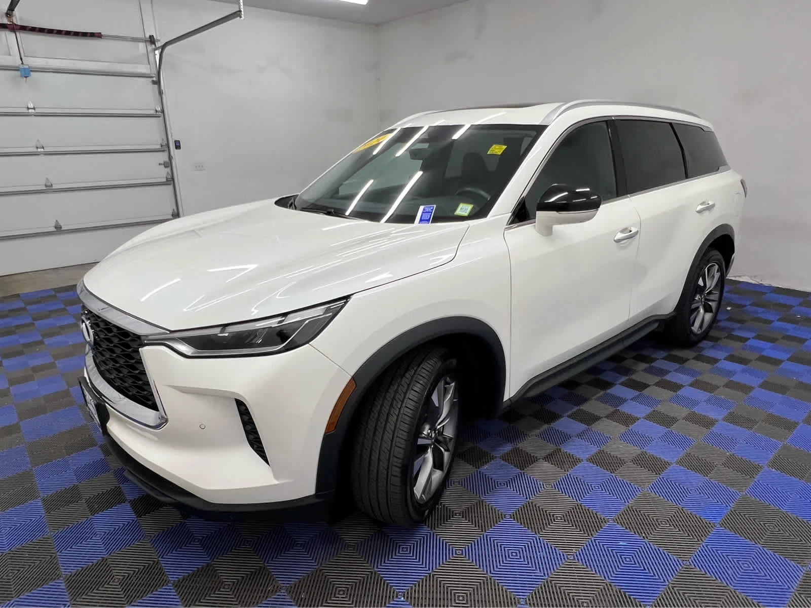 Used 2024 WH INFINITI LUXE image 3