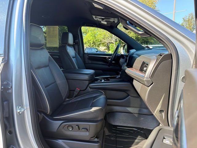 Used 2025 Sterling Gray Metallic Chevrolet Premier image 27